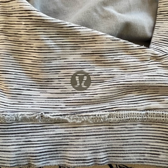 Lululemon size 8 sportsbra - Picture 3 of 3